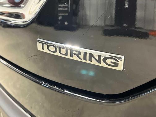 Crystal Black Pearl 2026 Honda Pilot Touring 8-Passenger