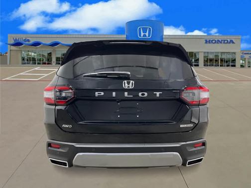 Crystal Black Pearl 2026 Honda Pilot Touring 8-Passenger