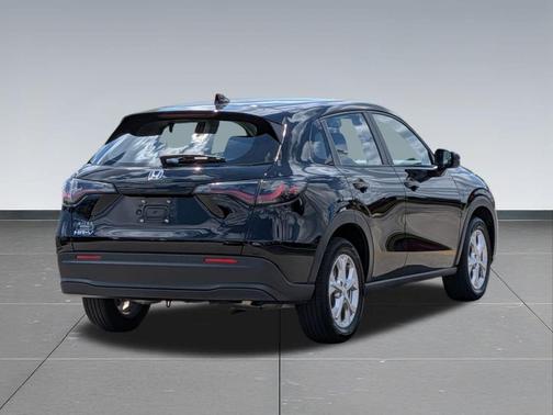 Crystal Black Pearl 2024 Honda HR-V LX
