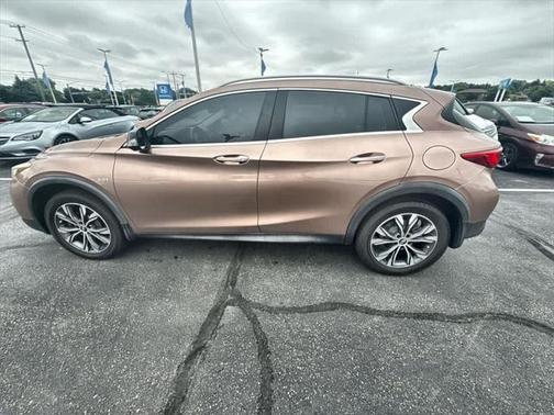 2018 INFINITI QX30 ESSENTIAL