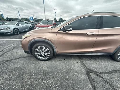 2018 INFINITI QX30 ESSENTIAL