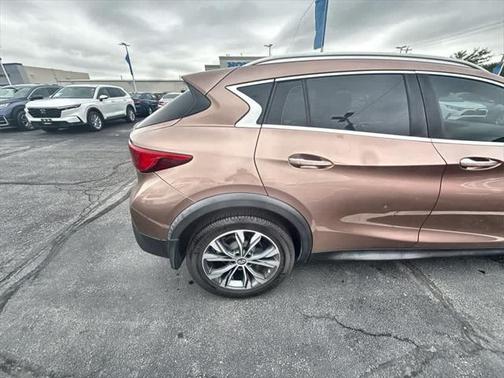 2018 INFINITI QX30 ESSENTIAL