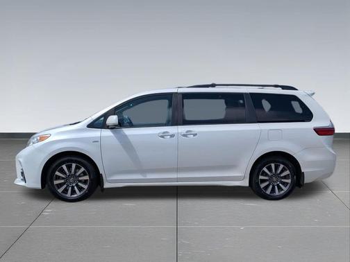 Blizzard Pearl 2020 Toyota Sienna XLE