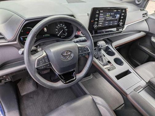 2022 Toyota Sienna XSE 7 Passenger