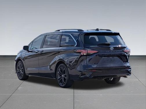 2022 Toyota Sienna XSE 7 Passenger