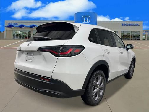 Platinum White Pearl 2026 Honda HR-V LX