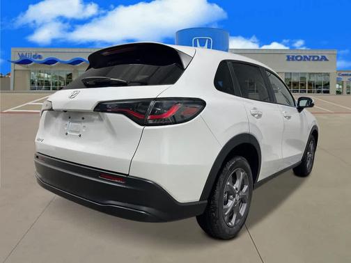 Platinum White Pearl 2026 Honda HR-V LX