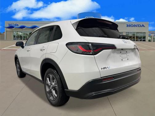 Platinum White Pearl 2026 Honda HR-V LX
