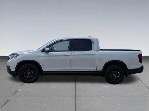 White Diamond Pearl 2017 Honda Ridgeline RTL