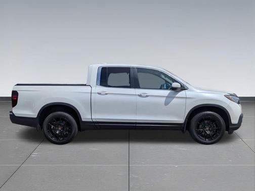 White Diamond Pearl 2017 Honda Ridgeline RTL