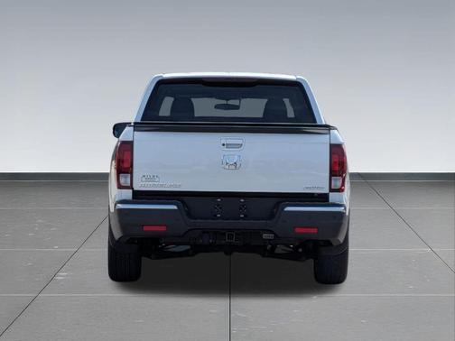 White Diamond Pearl 2017 Honda Ridgeline RTL