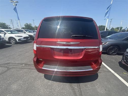 2016 Chrysler Town & Country Touring