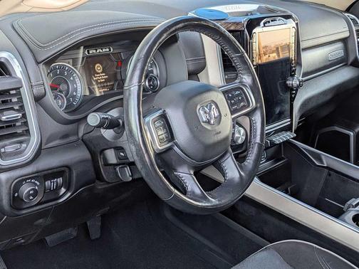 2020 RAM 2500 Laramie Crew Cab 4X4 6'4' Box