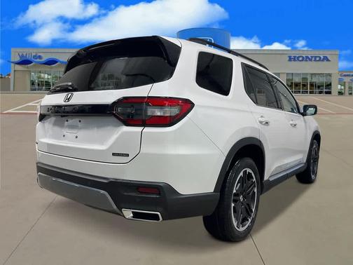 Platinum White Pearl 2026 Honda Pilot Touring 8-Passenger