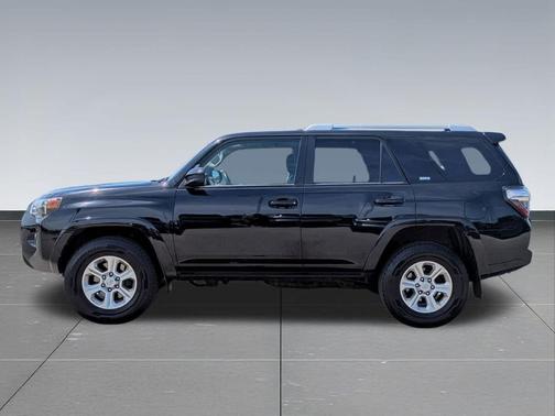Midnight Black Metallic 2016 Toyota 4Runner SR5