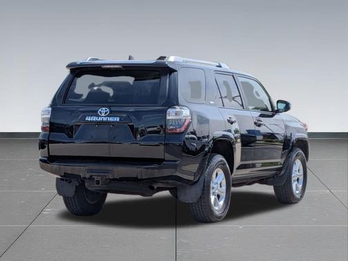 Midnight Black Metallic 2016 Toyota 4Runner SR5