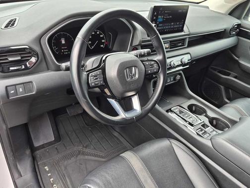 Platinum White Pearl 2025 Honda Pilot EX-L