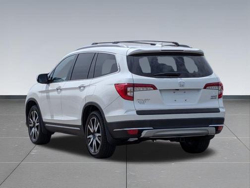 White Diamond Pearl 2019 Honda Pilot Touring 8-Passenger
