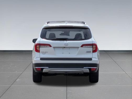 White Diamond Pearl 2019 Honda Pilot Touring 8-Passenger