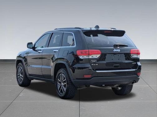 Diamond Black Crystal Pearlcoat 2017 Jeep Grand Cherokee Limited