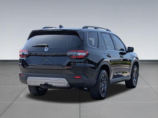 Crystal Black Pearl 2024 Honda Pilot TrailSport