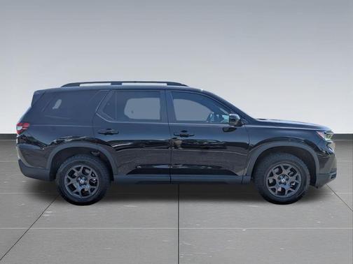Crystal Black Pearl 2024 Honda Pilot TrailSport