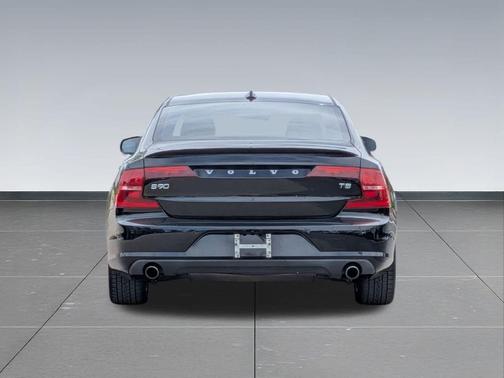 Onyx Black Metallic 2017 Volvo S90 T5 Momentum