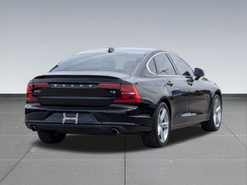 Onyx Black Metallic 2017 Volvo S90 T5 Momentum