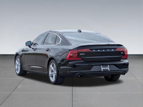 Onyx Black Metallic 2017 Volvo S90 T5 Momentum