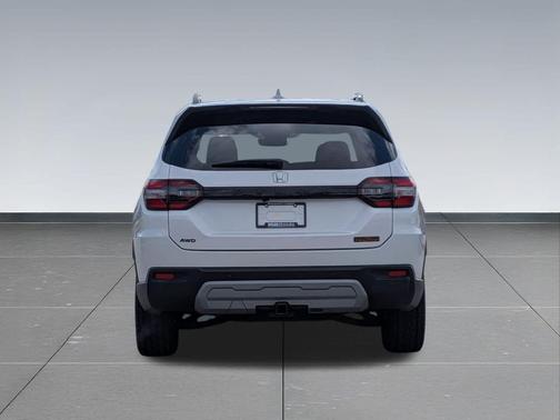 Platinum White Pearl 2023 Honda Pilot AWD TrailSport