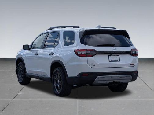 Platinum White Pearl 2023 Honda Pilot AWD TrailSport