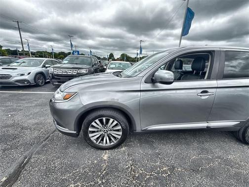 2020 Mitsubishi Outlander SE