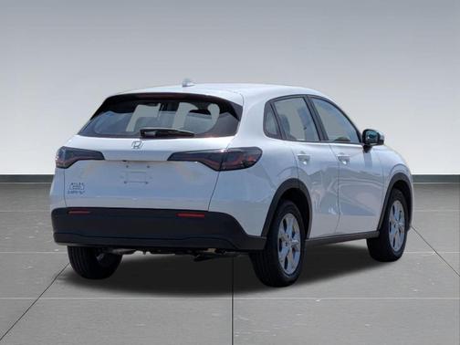 Platinum White Pearl 2025 Honda HR-V LX
