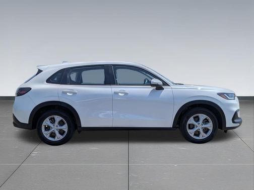 Platinum White Pearl 2025 Honda HR-V LX