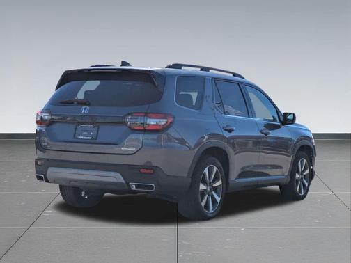 2023 Honda Pilot Touring 8-Passenger