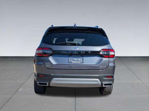 2023 Honda Pilot Touring 8-Passenger