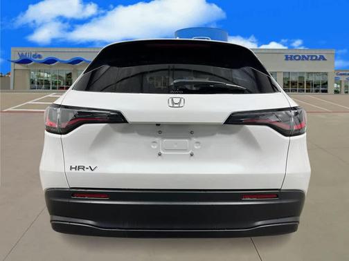Platinum White Pearl 2026 Honda HR-V LX