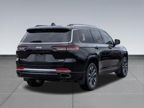 Diamond Black Crystal Pearlcoat 2021 Jeep Grand Cherokee L Overland