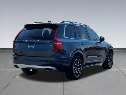 2019 Volvo XC90 T6 Momentum