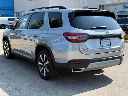 2024 Honda Pilot Touring 8-Passenger