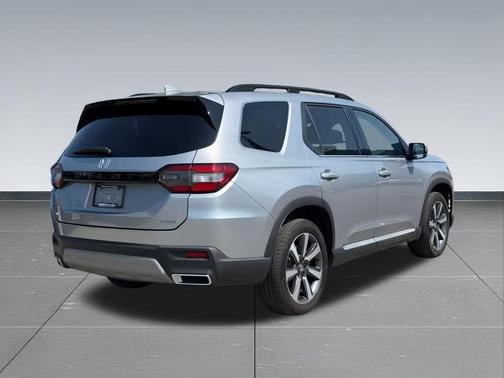 2024 Honda Pilot Touring 8-Passenger