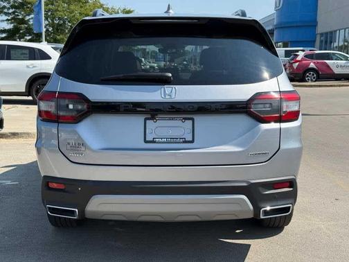 2024 Honda Pilot Touring 8-Passenger