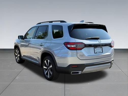 2024 Honda Pilot Touring 8-Passenger
