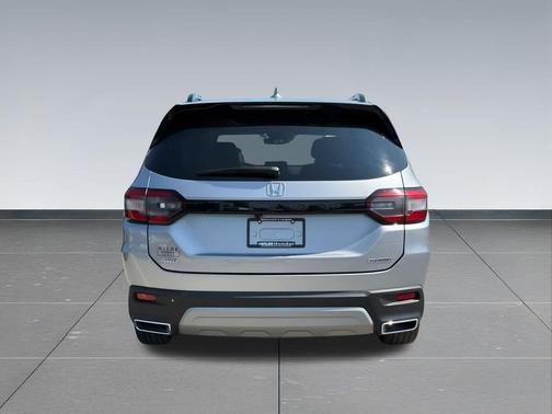 2024 Honda Pilot Touring 8-Passenger