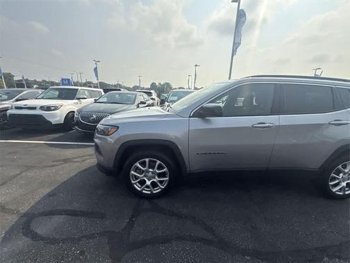 2023 Jeep Compass Latitude Lux