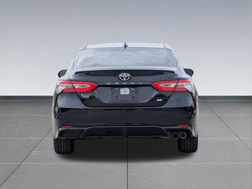 Midnight Black Metallic 2020 Toyota Camry SE