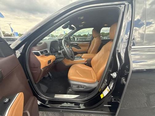 2021 Toyota Highlander Platinum