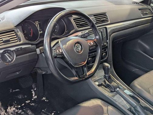2018 Volkswagen Passat 2.0T SE