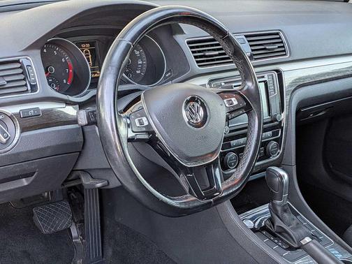 2018 Volkswagen Passat 2.0T SE