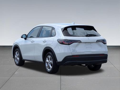 Platinum White Pearl 2024 Honda HR-V LX